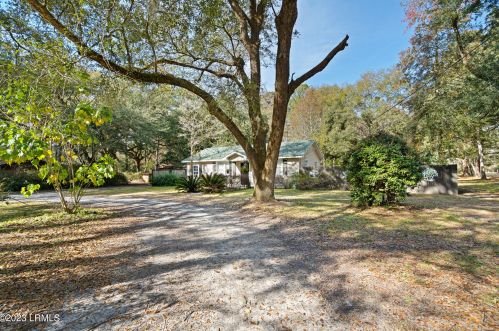 64 Cherokee Farms Rd, Beaufort SC  29906-8823 exterior