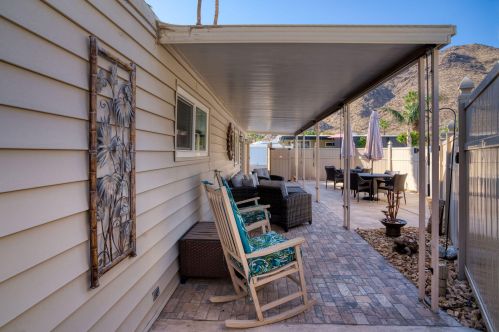 70 Santa Monica St, Palm Springs CA  92264-5257 exterior