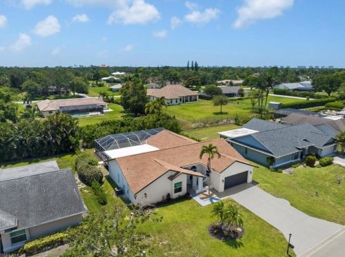 10461 Regent Cir, Naples FL  34109-1571 exterior