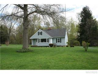 7036 Sunset Ln, Boston, NY 14025-9771