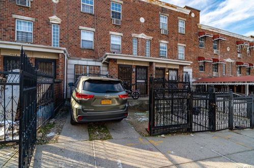 464 179th St, Bronx, NY 10457-3202