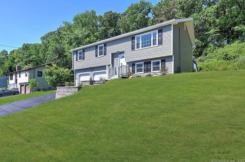 66 Benz St, Ansonia, CT 06401-2648