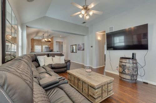 9833 Cedarcrest Dr, Aubrey TX  76227-5413 exterior