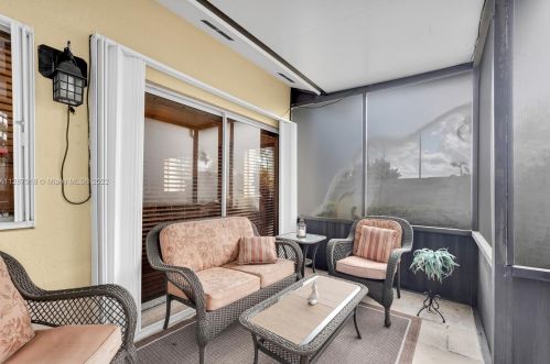 18126 61st Pl, Hialeah FL  33015-5601 exterior