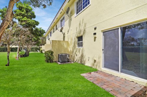 1255 Imperial Lake Rd, West Palm Beach, FL 33413-1081