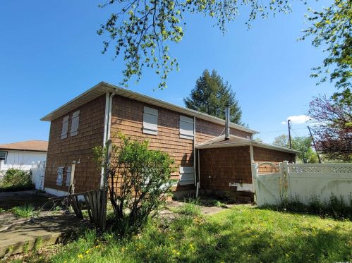 10 Miller Ave, Central Islip, NY 11722-1502