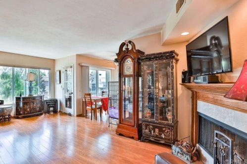 3888 Groton St, San Diego, CA 92110-5633