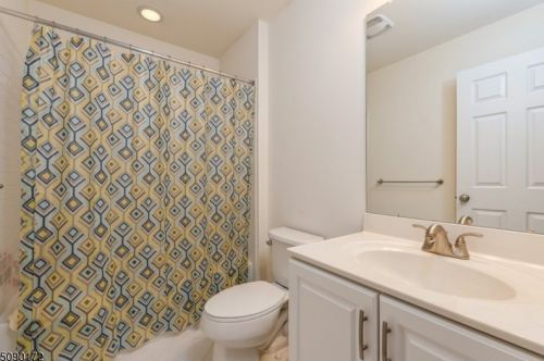 5 Julia Pl, Mount Olive NJ  07828-2461 exterior