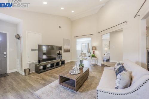 24494 Leona Dr, Hayward CA  94542-1010 exterior