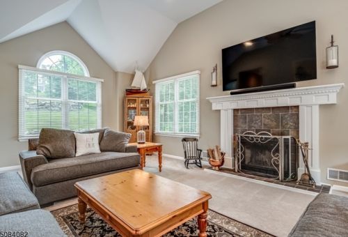 27 Kern Dr, Roxbury Township NJ  07836-9726 exterior