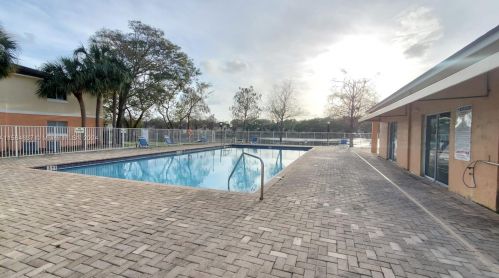 3610 56th Ave, Hollywood FL  33021-2218 exterior