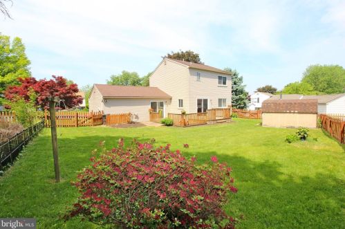 2845 Pebblebrook Dr, Lancaster, PA 17601-3329
