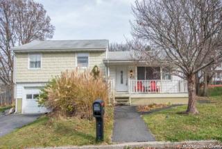 24 Golf Ter, Kingston, NY 12401-4740