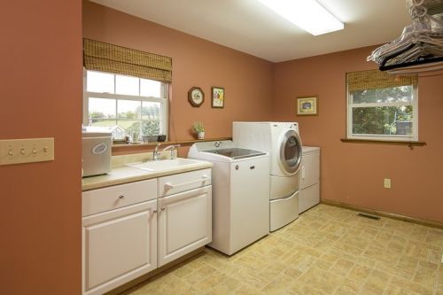 3916 Buckhill Dr, Covington KY  41018-2964 exterior