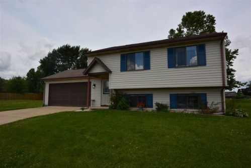 1122 Blue Jay Dr, Greentown, IN 46936-1381