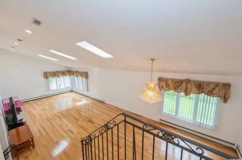 134 Old Courthouse Rd, New Hyde Park NY  11040-1227 exterior