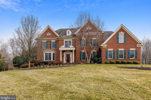 19228 Charandy Dr, Leesburg VA 20175-7215 exterior