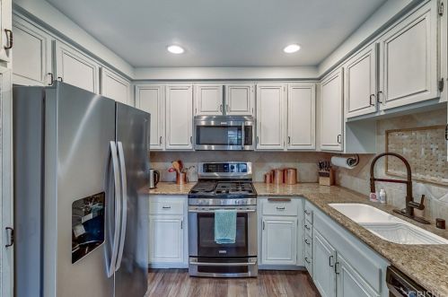 24605 Trevino Dr, Santa Clarita CA  91355-2816 exterior