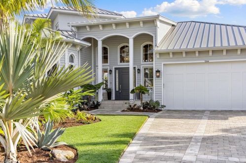 1266 Cobia Ct, Naples FL  34102-1549 exterior