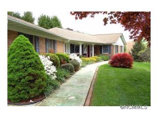 211 Newport Rd, Hendersonville, NC 28739-6845