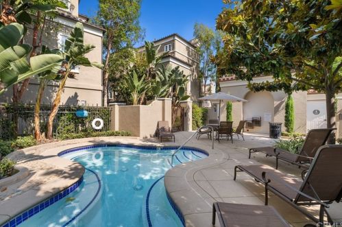 29 Via Amanti, Newport Beach CA  92657-1126 exterior