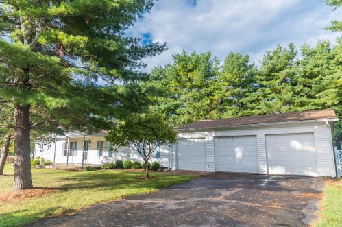 94 Market St, Carroll, OH 43112-9582