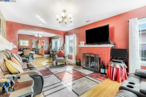 2708 Humboldt Ave, Oakland CA  94602-3635 exterior