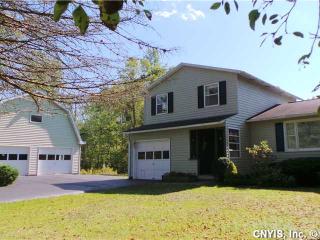 79 Hoyt Rd, Pennellville, NY 13132-3188