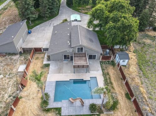 1812 Golf Rd, Turlock CA  95380-9746 exterior