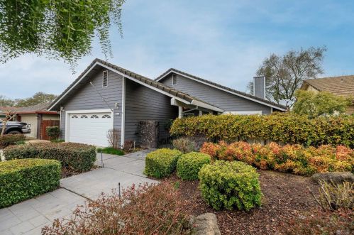 1272 River Bluff Dr, Valley Home, CA 95361-2656