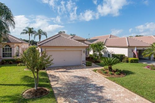 1169 Lindenwood Dr, Tarpon Springs, FL 34688-7633