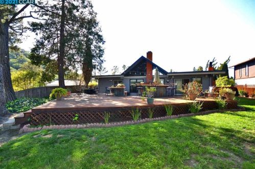 2480 Ln Canada Ct, Pinole CA exterior