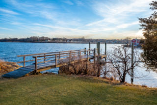 182 River Rd, Pawcatuck, CT 06379-2089