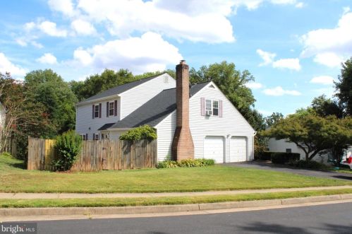 5076 Queens Wood Dr, Springfield, VA 22015-1530