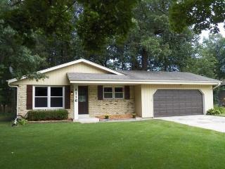 8116 81st St, Hales Corners, WI 53132-8922