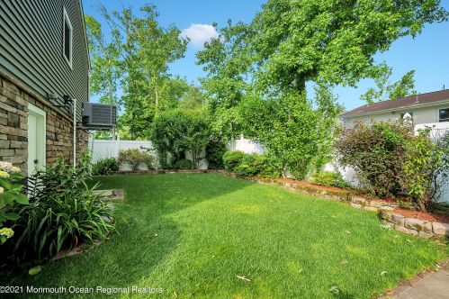 61 Venice Dr, Bricktown NJ  08723-6976 exterior