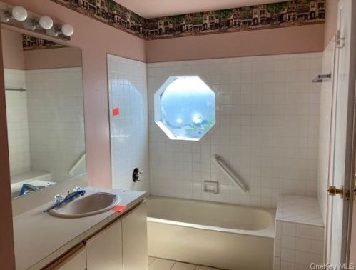 52 Arthur Ct, Rye Brook NY  10573-3153 exterior