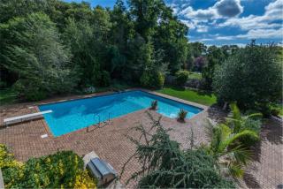 5 Jay Ct, Sayville, NY 11782-1465