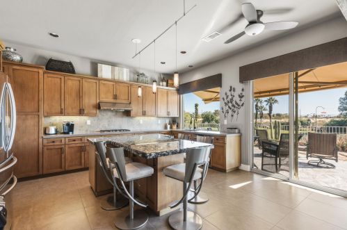 187 Kavenish Dr, Rancho Mirage CA  92270-3244 exterior
