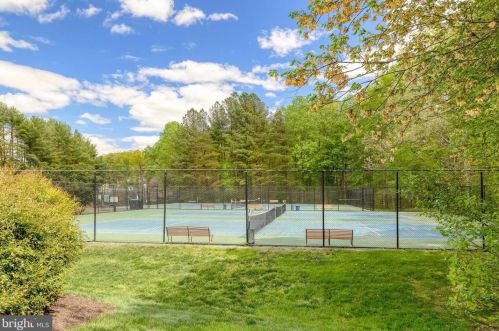 10902 Barton Hill Ct, Herndon VA  20191-5000 exterior