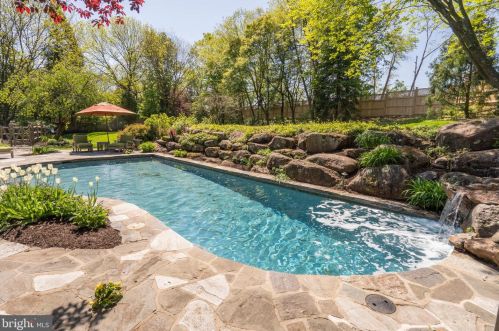 5 Gregory Ln, Newtown Square PA  19073-1518 exterior