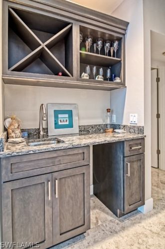 466 Sea Oats Dr, Sanibel FL  33957-5413 exterior