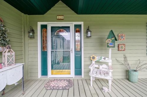 109 Fox Trot Ln, Portersville, PA 16051-2101