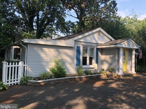122 Carrs Ln, Yardley, PA 19067-1724