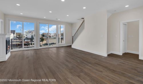 1217 Niihau Dr, Lacey NJ  08731-4702 exterior