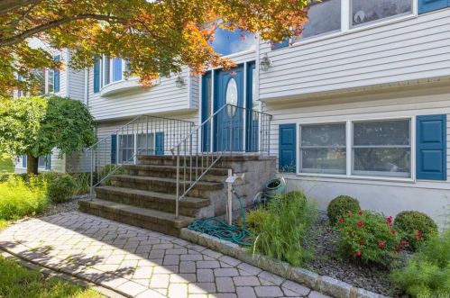 1 Lisa Denise Ct, Stony Point, NY 10980-3222
