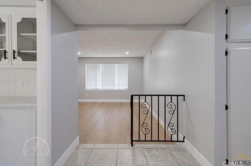 8000 Westdumfries Ct, Bakersfield, CA 93309-4237