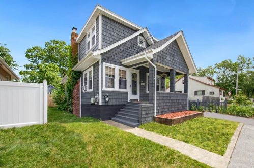 61 Church Ave, Warwick RI  02889-3377 exterior