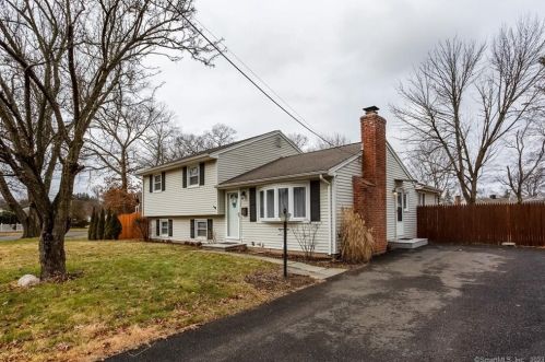 6 Pinecrest Dr, Plainville, CT 06062-3251