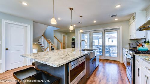 5 Fort Ave, Pelican Island NJ  08751-1512 exterior